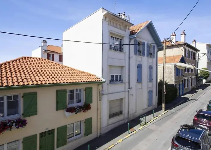Centre, Pres Avenue De Verdun- Et Casino A 10 Mn A Pied- 4 Personnes -rdc * Biarritz