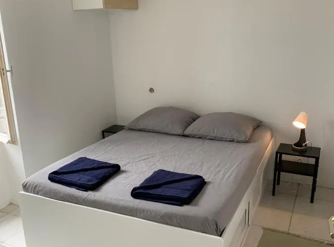 Centre, Pres Avenue De Verdun- Et Casino A 10 Mn A Pied- 4 Personnes -rdc Apartment *