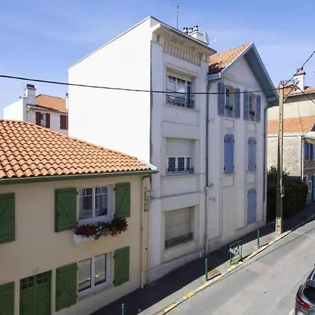 Centre, Pres Avenue De Verdun- Et Casino A 10 Mn A Pied- 4 Personnes -rdc * Biarritz