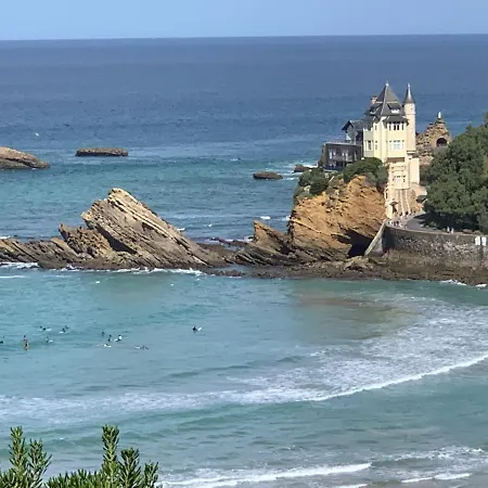 Centre, Près Avenue De Verdun- Et Casino à 10 Mn à Pied- 4 Personnes -rdc * Biarritz