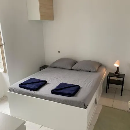 Centre, Pres Avenue De Verdun- Et Casino A 10 Mn A Pied- 4 Personnes -rdc דירה *